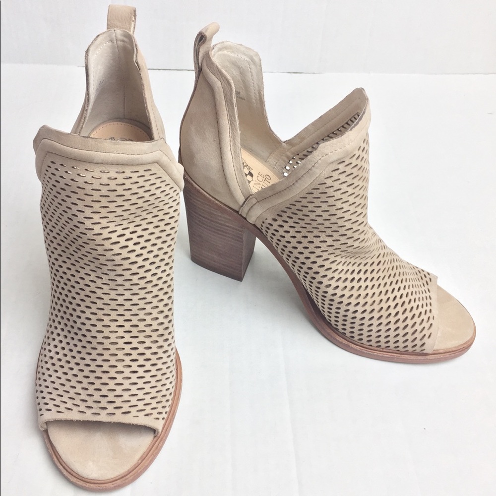 Vince Camuto Kensa Peep Toe Tan Bootie Sz8